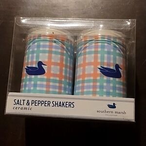 Salt and pepper shaker